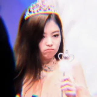 🎠 Jennie femme, couronne, mignon, K-pop, idole, Jennie, princesse telegram sticker