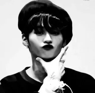 ⛓ uomo, basco, kpop, ritratto, bianco e nero telegram sticker