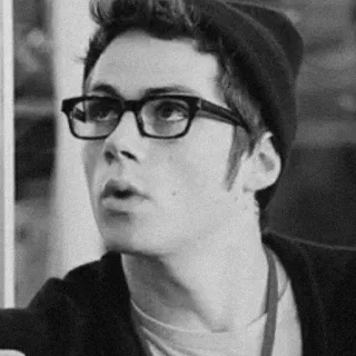 🖇 Dylan O'Brien personne, acteur, homme, lunettes, portrait, noir et blanc telegram sticker