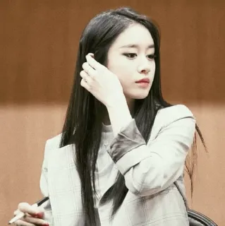 🌚 woman, girl, person, long hair, portrait, sitting whatsapp sticker
