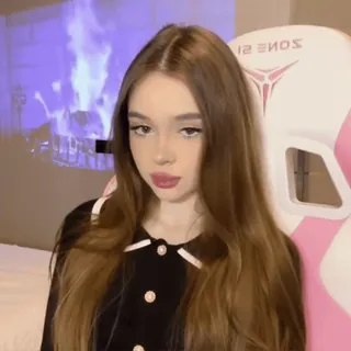 🧺 @wallgif girl, woman, long hair, portrait, brunette, aesthetic, streamer, reaction telegram sticker