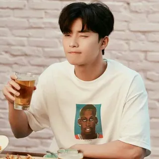 😋 orang, pria, bir, minum, potret, kaus, makan telegram sticker