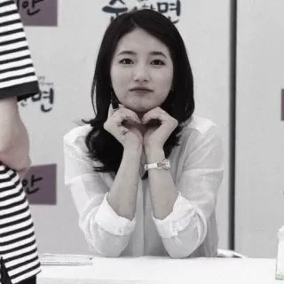 🌫 wanita, potret, gestur hati, asia, senyum, jam tangan telegram sticker