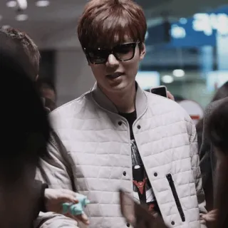 😎 Lee Min Ho aktor, koreański, celebryta, moda, styl, okulary przeciwsłoneczne telegram sticker