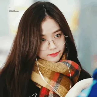 🦄 Jisoo off the page женщина, девушка, шарф, очки, длинные волосы, портрет, кореянка whatsapp sticker