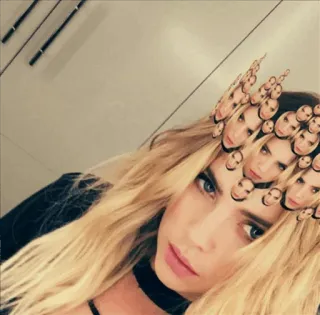😐 Frau, blond, Schönheit, Selfie, Gesicht, Porträt telegram sticker