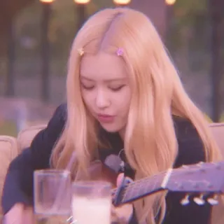 💗 Rosé Rosé, Blackpink, chanteuse, guitare, musique, K-pop telegram sticker
