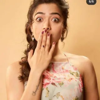🙊 Inreplaceable mulher, vestido floral, retrato, tatuagem, atônita, chocada whatsapp sticker
