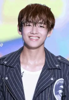 😄 Kim Taehyung kpop, bts, taehyung, v, ca sĩ, thần tượng, nam telegram sticker