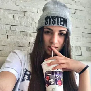 🥤 SYSTEM gorro, mulher, retrato, bebida, interior, estilo telegram sticker