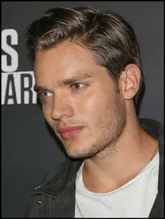 ✖️ Dominic Sherwood attore, uomo, ritratto, celebrità telegram sticker