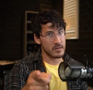 🤨 Markiplier markiplier, youtubeur, influenceur, gamer, célébrité, personnalité web telegram sticker