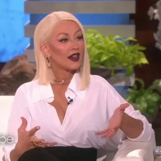 🌦 Christina Aguilera Christina Aguilera, celebridad, cantante, rubia, programa de entrevistas telegram sticker