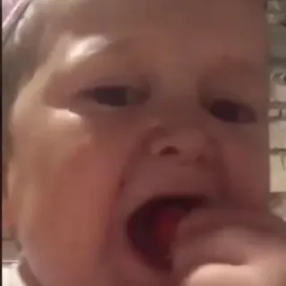 😧 bébé, manger, fraise, enfant, mignon telegram sticker