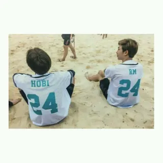 ✨ HOBI, RM spiaggia, BTS, Hobi, RM, sabbia, maglie telegram sticker