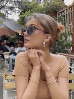🍓 donna, occhiali da sole, caffè, all'aperto, ritratto, moda, stile telegram sticker