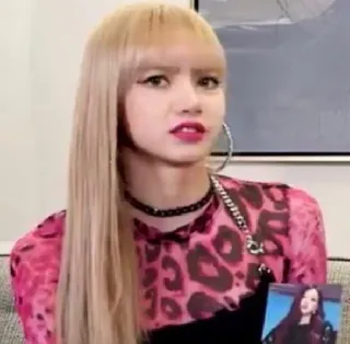 😐 Lisa kpop, lisa, blackpink, penyanyi, idola, selebriti, asia whatsapp sticker