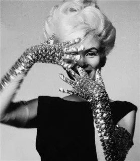 💍 Marilyn Monroe Marilyn Monroe, Actrice, Célébrité, Portrait, Vintage, Gants, Noir et blanc telegram sticker
