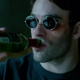 🛐 Daredevil alcol, bere, uomo, occhiali da sole, temerario, programma TV telegram sticker