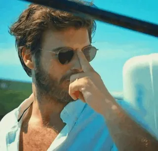 💱 homme, lunettes de soleil, portrait, extérieur, décontracté, acteur telegram sticker