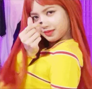 🍊 Lisa Lisa, K-pop, zangeres, vingerhart, vrouw, rood haar, geel shirt telegram sticker