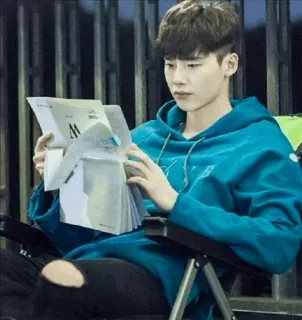 💋 W persona, seduto, leggere, casual, coreano whatsapp sticker