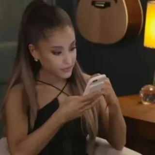 🌃 Ariana Grande อารีอานา กรานเด, นักร้อง, ผู้หญิง, คนดัง, นักแสดง, ป๊อปสตาร์ telegram sticker