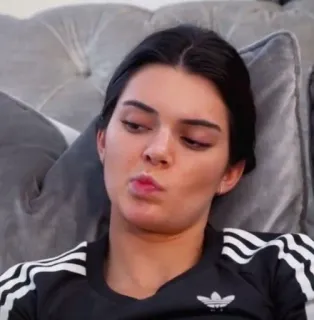 💅 Kendall Jenner знаменитость, женщина, человек, лицо, модель, adidas whatsapp sticker