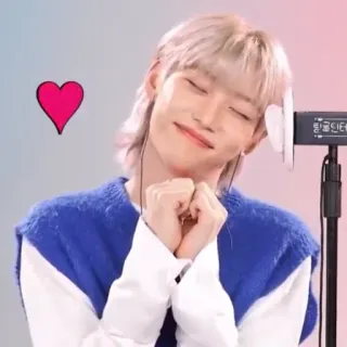 🥰 Felix kpop, idol, słodkie, serce, miłość, piosenkarz, stray kids telegram sticker