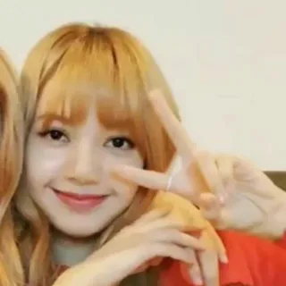 🌼 Lisa (Blackpink) kpop, idol, chanteuse, signe de paix, asiatique, femme whatsapp sticker