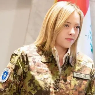 🪖 MELOLI militar, uniforme, soldado, italia, ejército italiano, uniforme militar, mujer, mujer telegram sticker