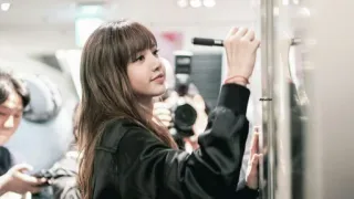 🌱 Lisa Frau, K-Pop, Sänger, Zeichnung, Schreiben, Promi telegram sticker