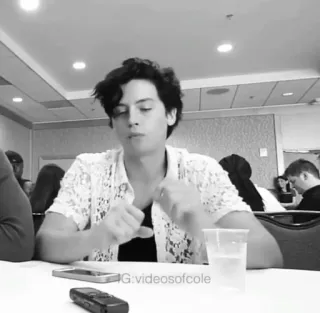 🥀 Cole Sprouse aktor, portret, mężczyzna, celebryta, osoba whatsapp sticker