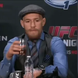 🥃 Conor McGregor Conor McGregor, UFC, MMA, zawodnik, sport, kaszkiet, napój telegram sticker