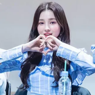 💗 Nancy Jewel McDonie kpop, koreanisch, Frau, Sängerin, Promi, Herz Geste telegram sticker