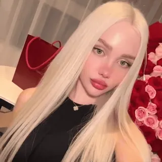 🧺 Dove Cameron @wallgif blonde, woman, portrait, flowers, celebrity, beauty, selfie telegram sticker