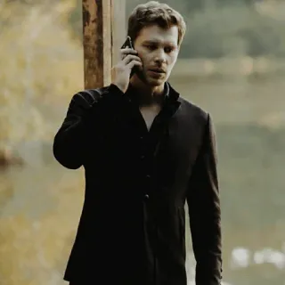 🕯 Klaus Mikaelson The Originals แวมไพร์, ผู้ชาย, สูท, โทรศัพท์, The Originals telegram sticker