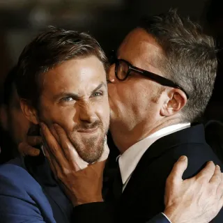 😈 Ryan Gosling, Actores, Afecto, Beso, Hombres, Celebridades, Amistoso telegram sticker