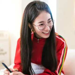 😁 phụ nữ, kính, áo khoác đỏ, cười, người Hàn Quốc, nữ diễn viên telegram sticker
