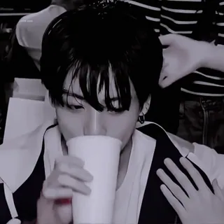 🌑 Jungkook 人物, 飲酒, アイドル, KPOP, 歌手, 男性 telegram sticker
