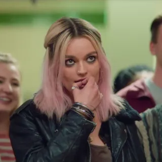 🌸 Maeve Wiley Sex Education Maeve Wiley, Sex Education, Drama adolescente, Escuela, Serie británica telegram sticker