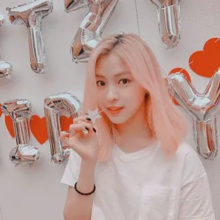 🖤 ITZY K-POP, ITZY, アイドル, セレブ, 風船, 女性 whatsapp sticker
