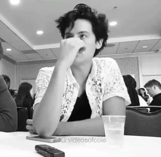 🖤 Cole Sprouse G:VIDEOSOFCOLE ator, celebridade, retrato, preto e branco, homem, mesa telegram sticker