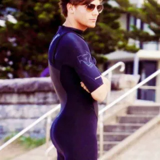 🍑 Louis Tomlinson Louis Tomlinson, One Direction, lunettes de soleil, maillot de bain, homme telegram sticker