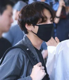 😷 Jungkook kpop, певец, маска, человек, мужчина whatsapp sticker