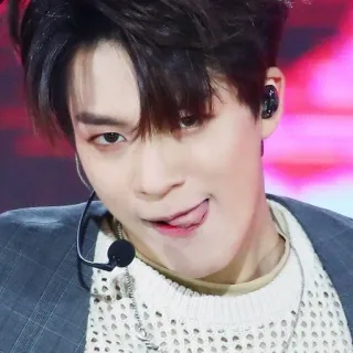 🤟 người, đàn ông, ca sĩ, nghệ sĩ biểu diễn, K-pop, âm nhạc telegram sticker