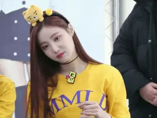 🌩 밈 Koreański, Meme, Dziewczyna, Żółty, Opaska, K-pop, Korea whatsapp sticker
