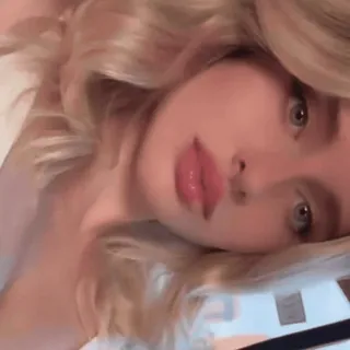 🧺 @waligif woman, blonde, selfie, beauty, fashion, portrait, makeup telegram sticker