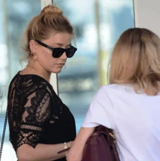 🕳 Amber Heard amber heard, occhiali da sole, bionda, donna, ritratto, attrice whatsapp sticker