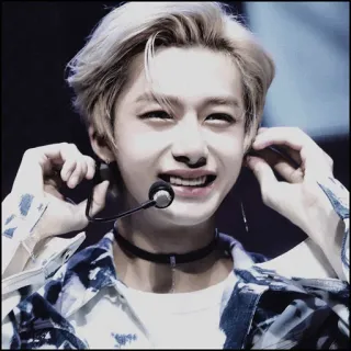 🎠 osoba, mikrofon, k-pop, piosenkarz, muzyka telegram sticker